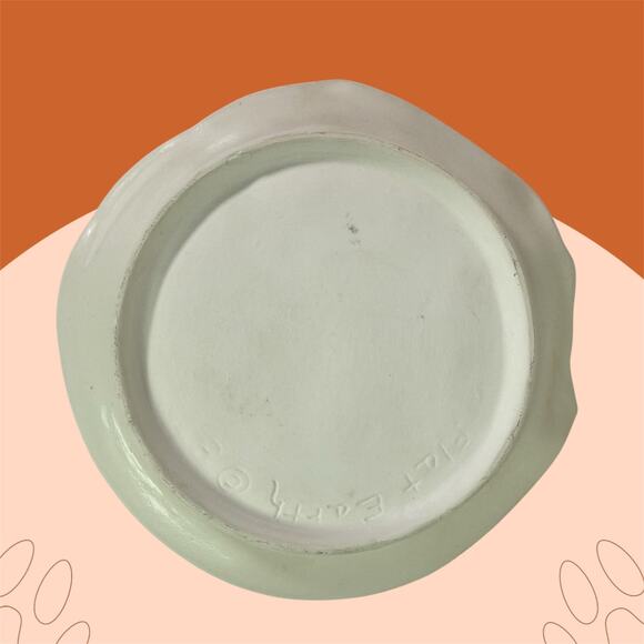 VTG 1987 Flat Earth Pottery Art Ceramic Serving Plate Laying White Cat Kitty 3D - Picture 2 of 5